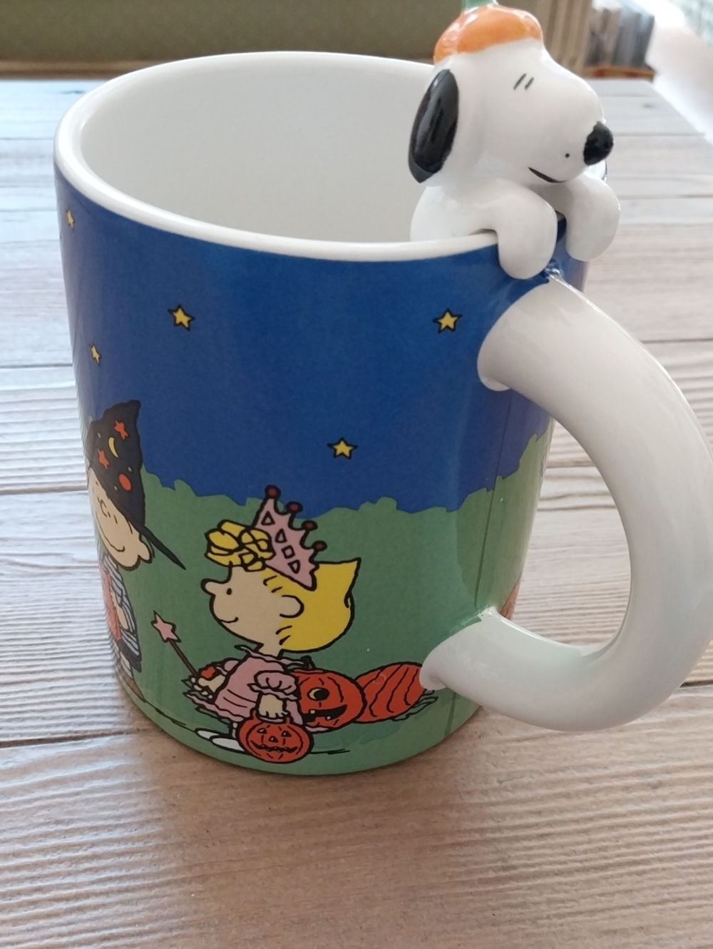 Peanuts Black & White Logo Ceramic Base